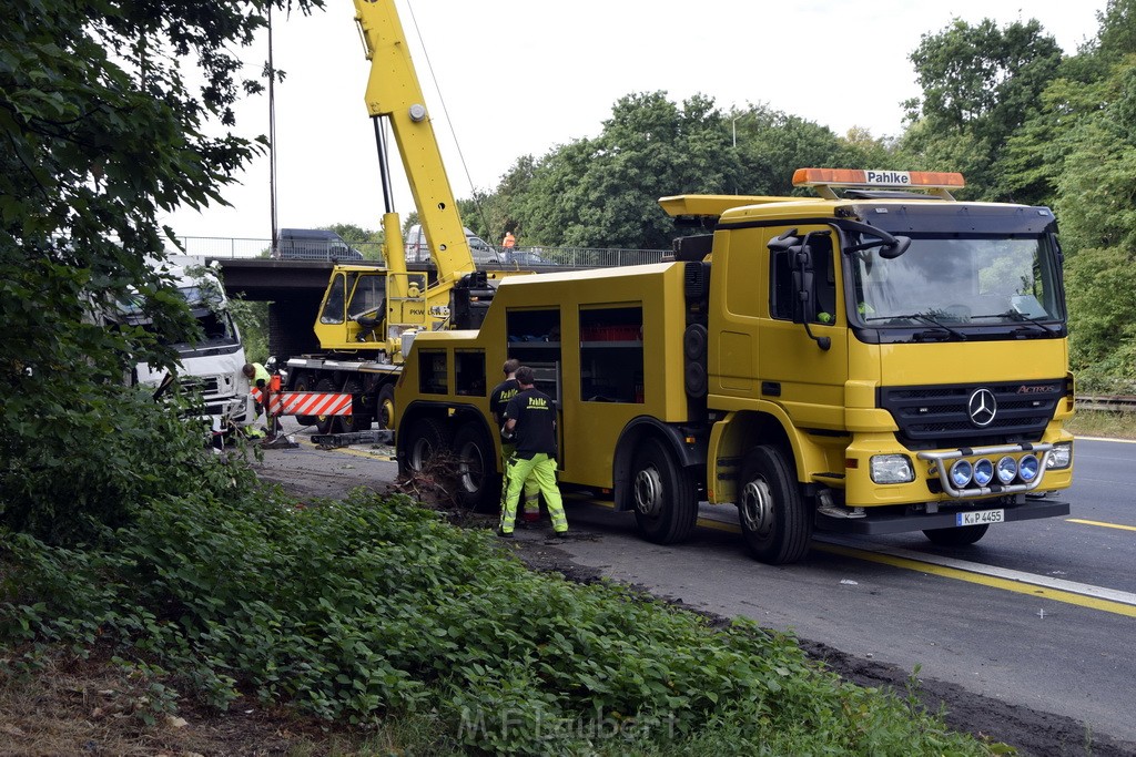 Schwerer VU A 3 Rich Oberhausen Hoehe AK Leverkusen P622.JPG - Miklos Laubert